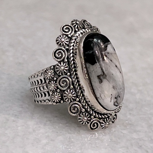 White Buffalo Oblong Sterling Silver Ring - Picture 5 of 10